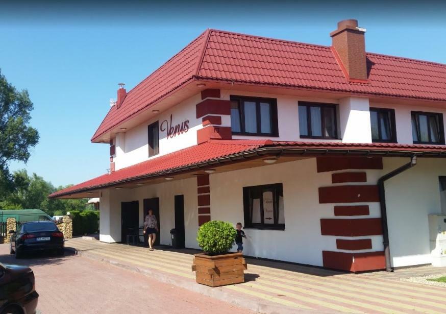 Restauracja Venus Hotel Ostrowiec Świętokrzyski Екстериор снимка